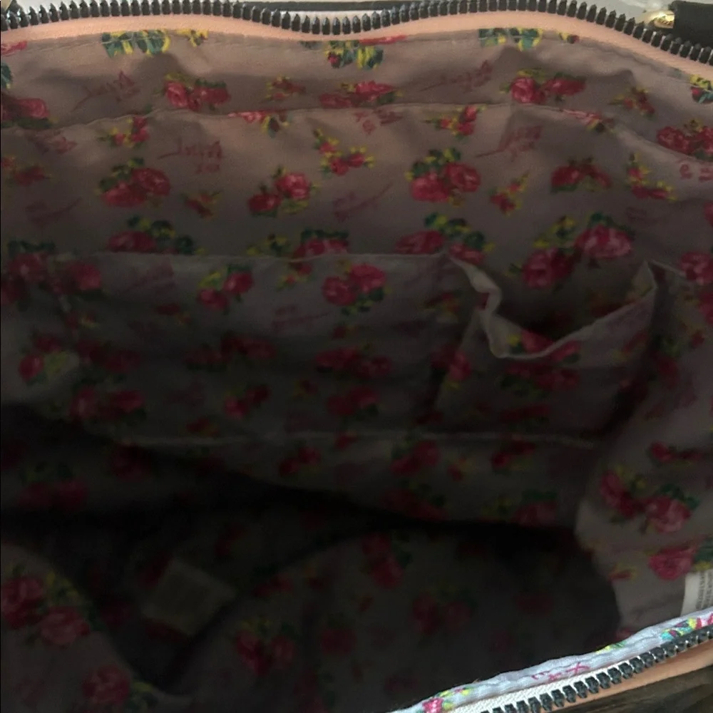 Betsey Johnson Kitsch Phone Tote - Picture 6 of 6